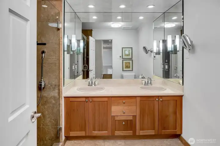 Guest bathroom.... Guest bathroom....
