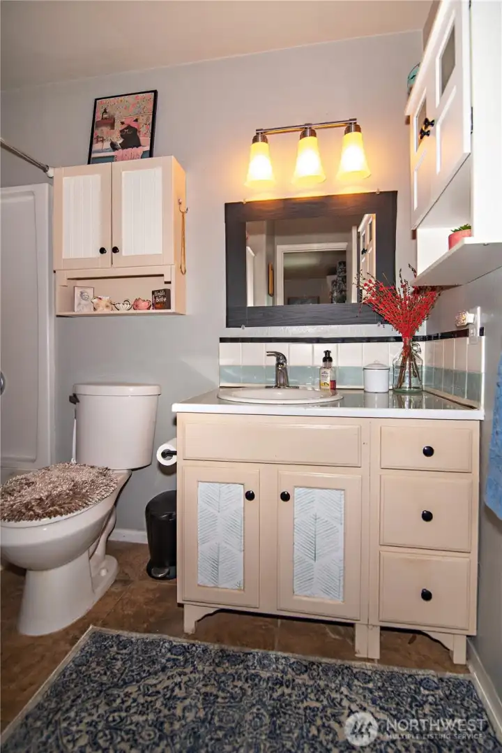 Primary En-Suite Bathroom