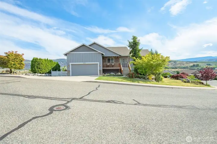Beautiful Aspen Shores home with stone accents, mature landscaping, large corner lot, and exceptional Columbia River community living. Beautiful Aspen Shores home with stone accents, mature landscaping, large corner lot, and exceptional Columbia River community living.