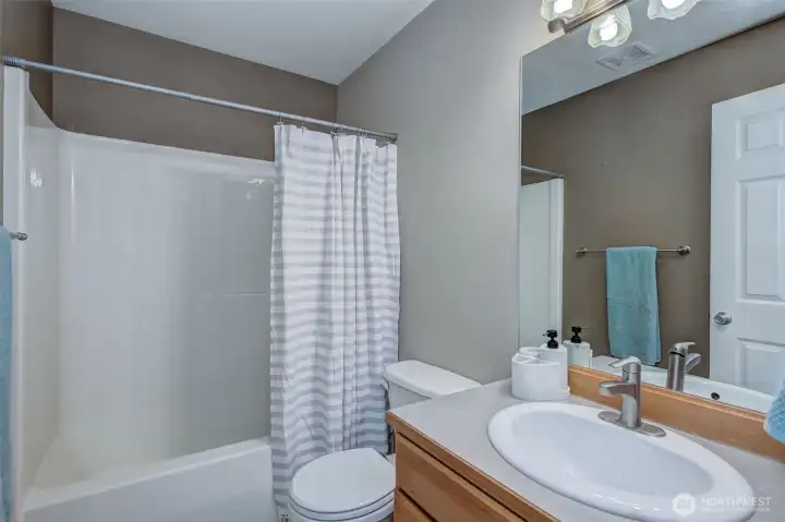 Main-level full bathroom with clean finishes and convenient access for guests and bedrooms. Main-level full bathroom with clean finishes and convenient access for guests and bedrooms.