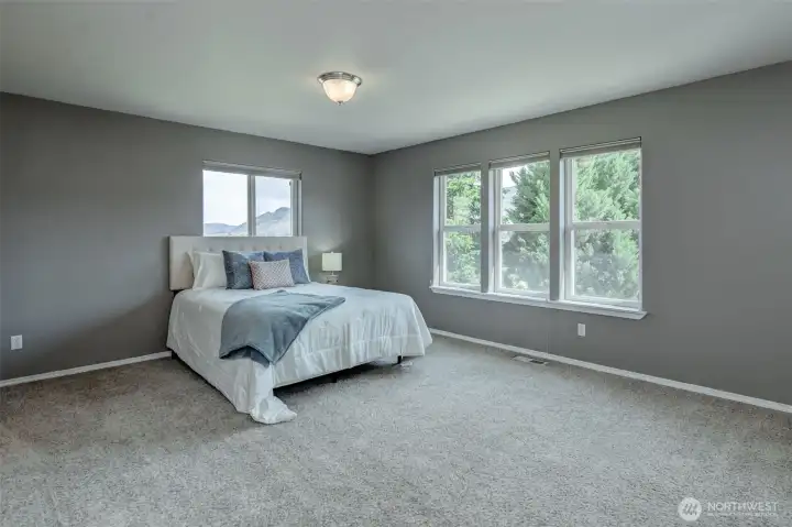 Spacious primary suite with large windows and breathtaking Columbia River views. Spacious primary suite with large windows and breathtaking Columbia River views.