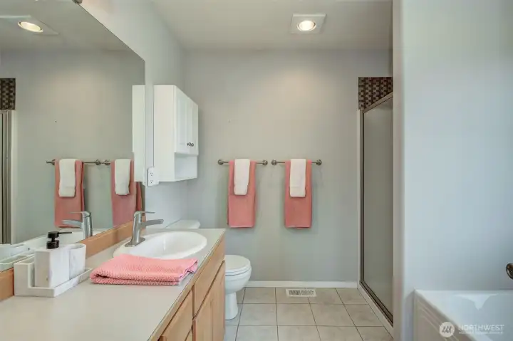 Spacious primary ensuite with dual vanities and thoughtful design. Spacious primary ensuite with dual vanities and thoughtful design.
