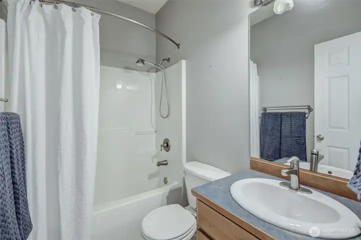 Full lower-level bathroom conveniently located near bedrooms and family room. Full lower-level bathroom conveniently located near bedrooms and family room.