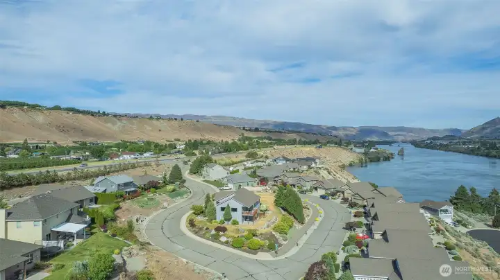 Aerial perspective showcasing Columbia River proximity and Aspen Shores surroundings. Aerial perspective showcasing Columbia River proximity and Aspen Shores surroundings.