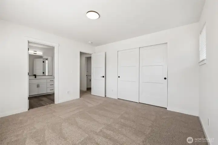 Additional guest bedroom connected to the bathroom.