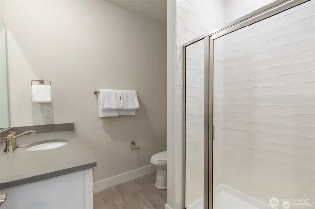 1st flr 3/4 bath