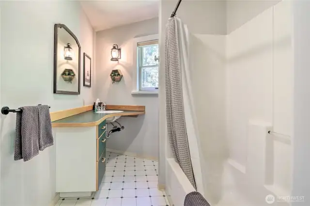 2nd Floor Bath