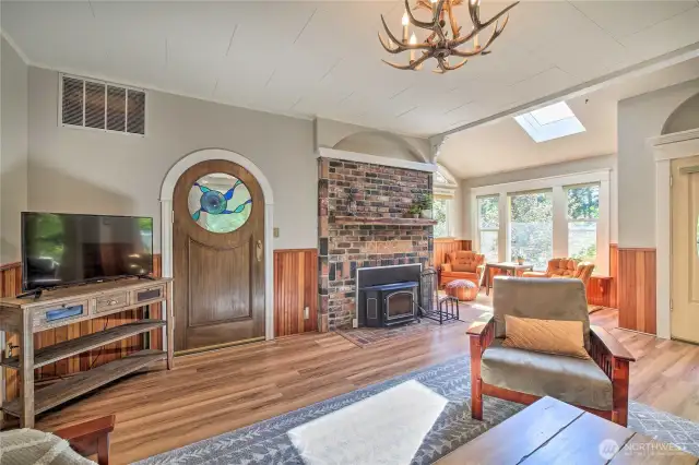 Living Room/Entry
