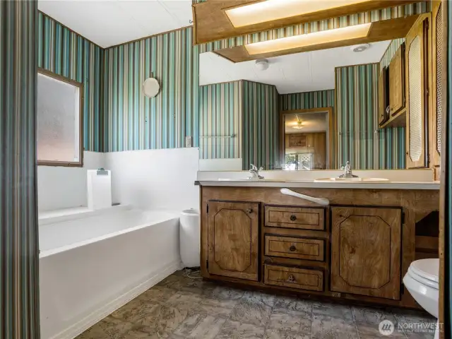 Main Bathroom 3015