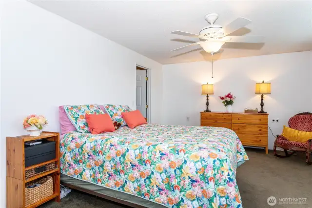 Primary suite with walk in closet & private bath