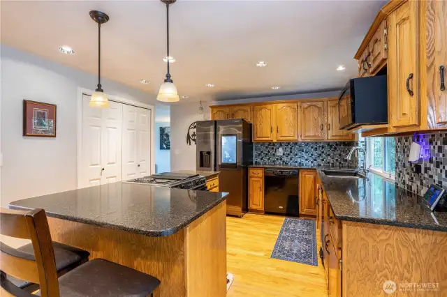 Granite counters, can lights & plenty of storage