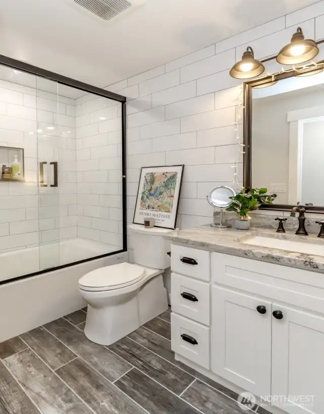 Upper full bathroom