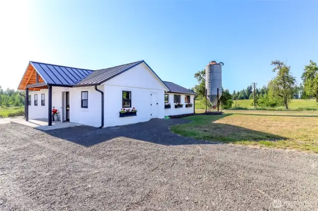 Repurposed Milk Parlor has power, hot and cold water & heat