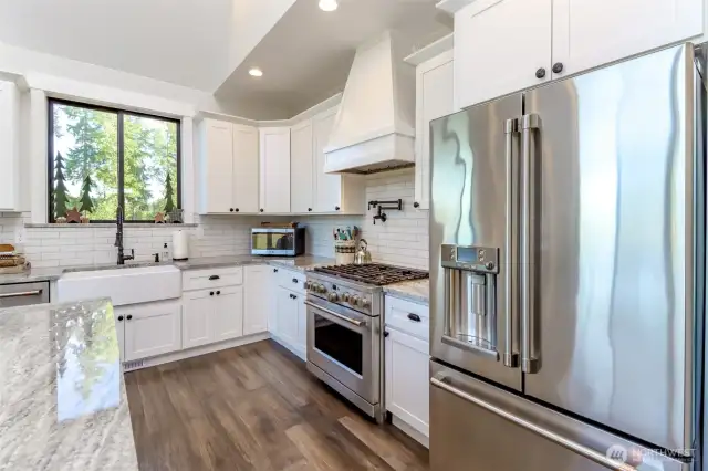 Chef's Kitchen Custom Hood and Farm Sink