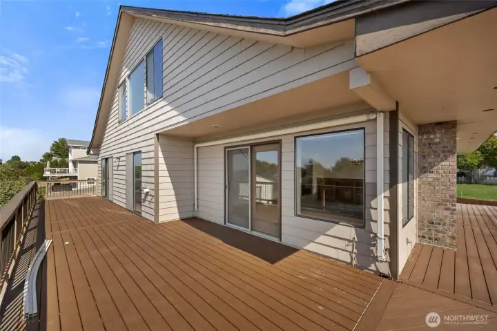 Wrap-around deck