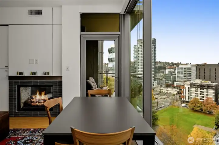 Enjoy your dinner at the dining table by the window and watch the city.