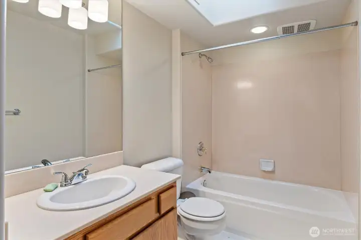 Full guest bath