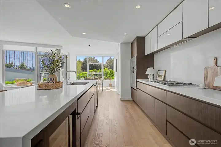 Soft-close cabinetry & modern finishes