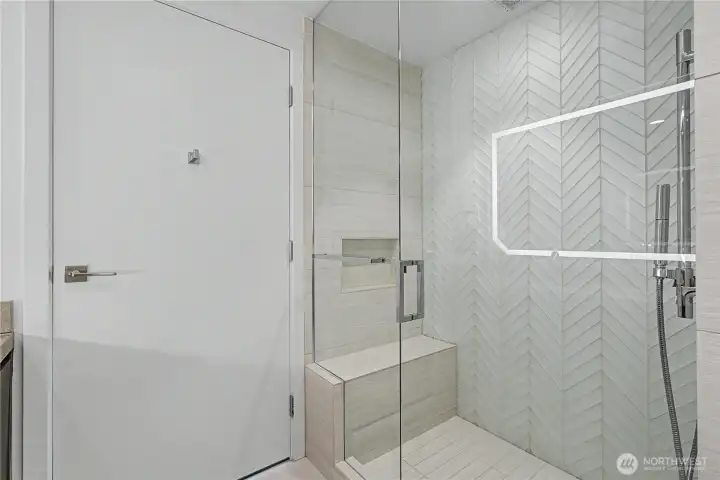 Primary Bathroom - 5-Piece Spa Bath