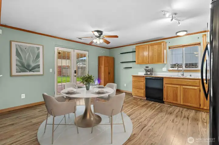 Virtually staged Eat in Kitchen