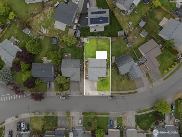 Overhead of home with approximate property lines.