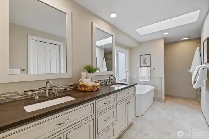 5 piece primary bath.