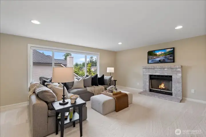 Large bonus room.