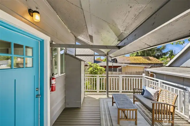 Covered deck made for summer evenings
