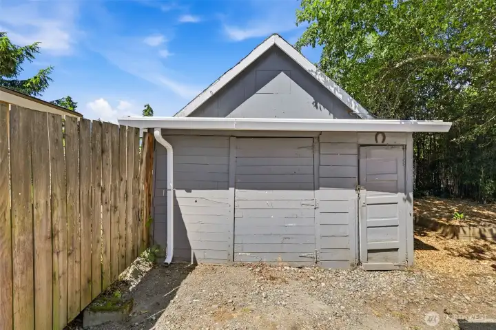 Detached outbuilding with storage and workshop space