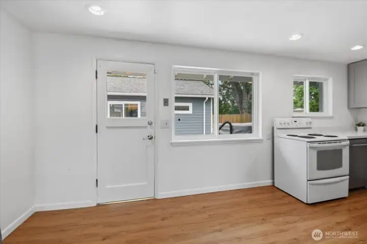 Kitchen eating space, unstaged.
