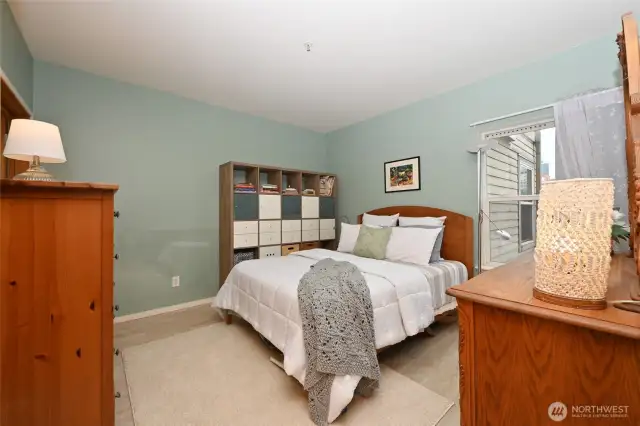 Spacious bedroom.