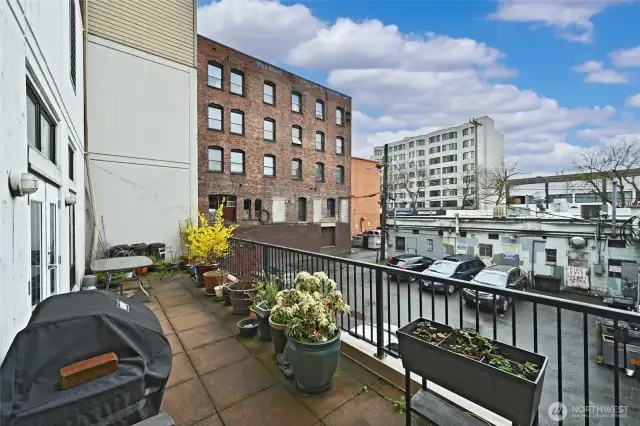 Outdoor deck with BBQ on the 2nd floor as well.
