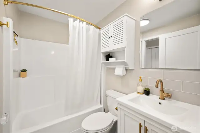Full guest bathroom.