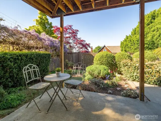 Garden level patio - has door to daylight basement
