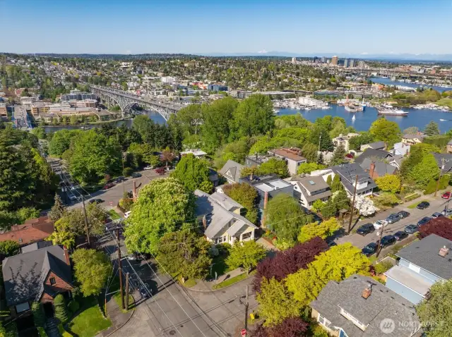 Bird's eye view looking NNE from Fremont bridge (far right) across to Lake Union and University District beyond with Cascades in the background!
