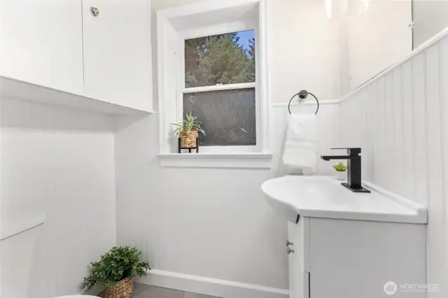 Upstairs full bathroom