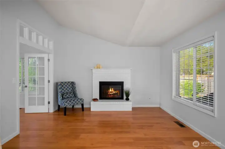 Great room off kitchen w/eating space with backyard access...