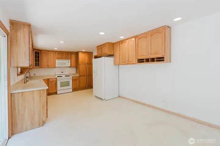 Lg enough for a dining table