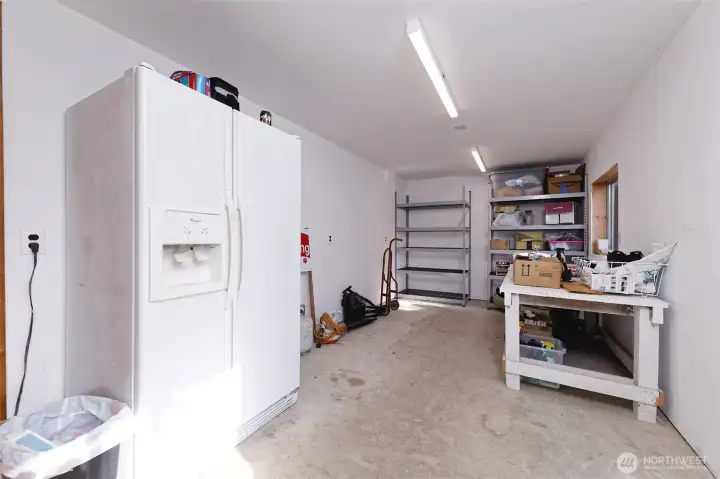 The room inside of the shop - it has heat and water.