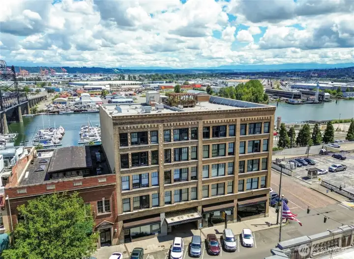 Built in 1905, this landmark building celebrates Tacoma’s industrial past, thoughtfully reimagined into lofts designed for modern living.