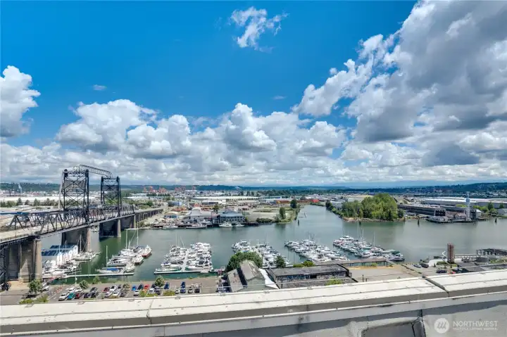 Take in the scenery and soak up the atmosphere—this rooftop retreat is a standout perk of Cliff Street living.
