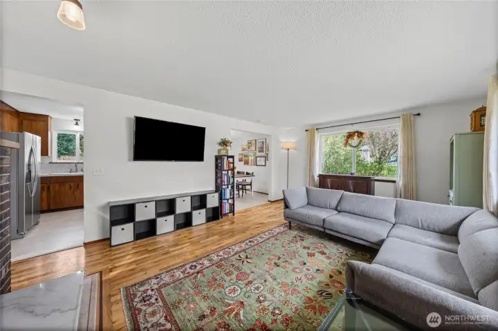 Great flow with two entrances into the kitchen / dining area.