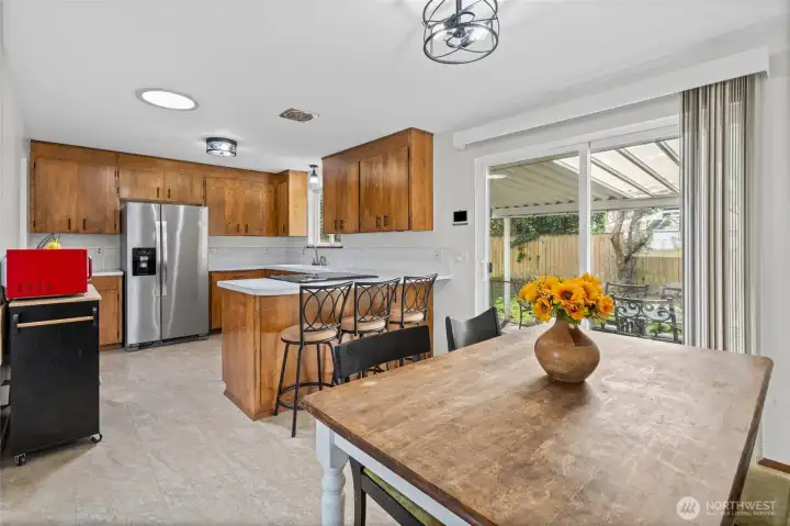 Nice L shaped kitchen with stainless steel appliances.  Notice the solar tube/skylight for additionnal natural light.