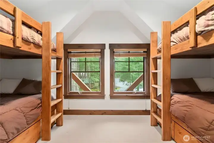 Bunk room - Upper level