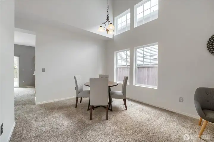 Big dining room with 2 vaulted ceilings