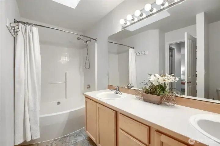 Large soaking tub/shower & double sink vanity