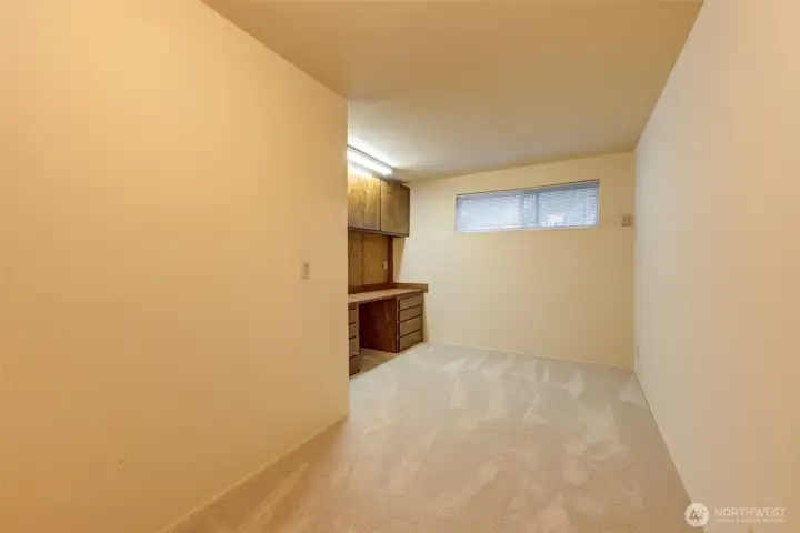 Flexible room with built-in workstation and endless potential- ideal for a gym, hobby room, creative studio, personalized retreat.... OR even a possible 4th Bedroom with a legal window egress.