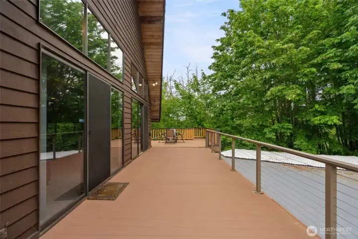 Side deck, just off the dining and living area