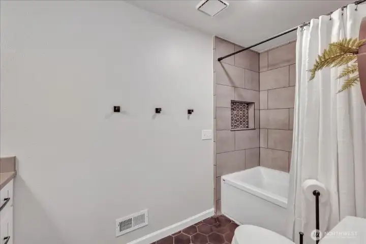 Full tile surround in the upstairs full bathroom.