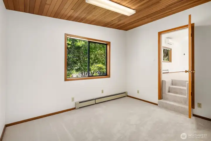 Second room which leads to an additional bonus room.